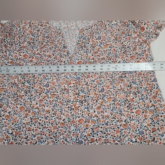 LOFT Women's Size XL floral v-neckbutton front closure 3/4 cotton/rayon blouse - Picture 2 of 9